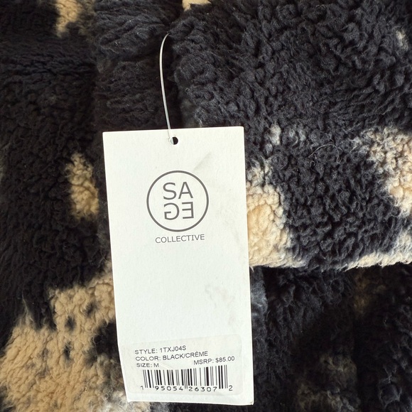 SAGE collective Sherpa half zip pullover. NWT. size M. Black and crème. - Picture 4 of 5